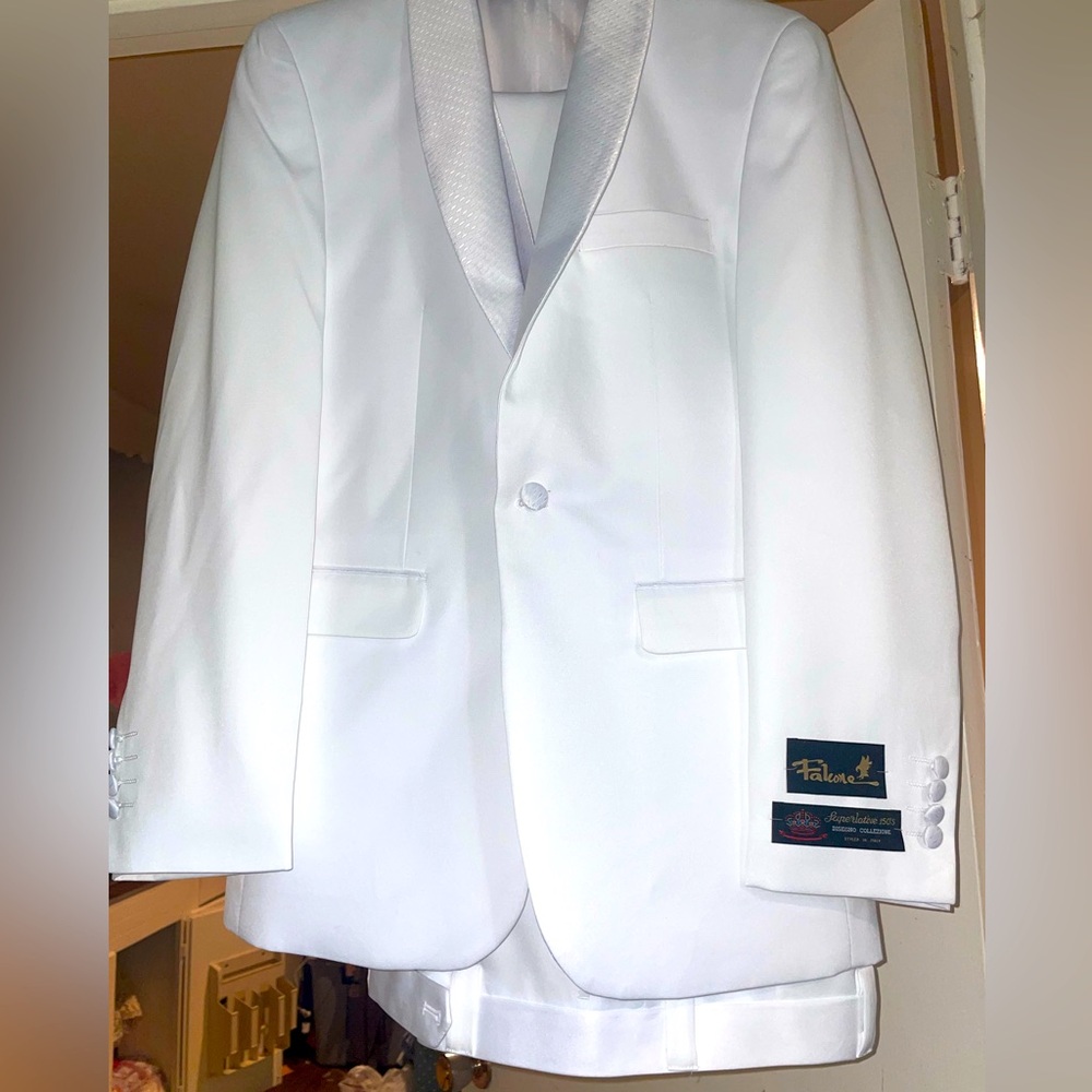 Men's new unworn Falcone white 3 piece suit RN#63827 in flawless condition!